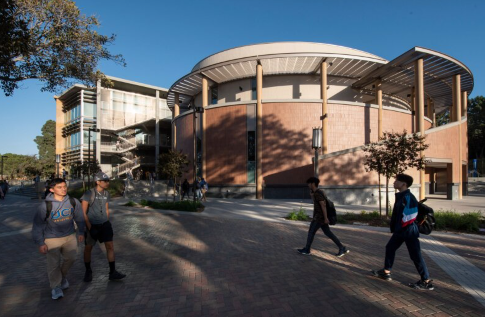 加州大学欧文分校学校图片