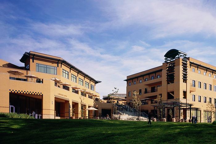 加州大学欧文分校学校图片