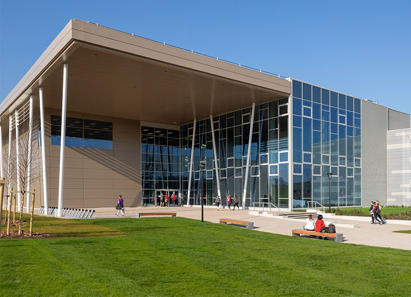 华威大学不逊于牛津剑桥的商学院超高薪的选择