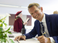 谢菲尔德大学 | 前英格兰银行首席经济学家安迪·霍尔丹加入谢菲尔德大学AMRC，担任工业委员会主席