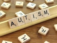 曼彻斯特大学 | 对有自闭症症状的婴儿进行治疗可以减少长期残疾费用