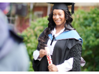 牛津大学 | 牛津大学毕业生、慈善家和全球音乐制作人“DJ Cuppy”宣布捐赠10万英镑，以支持非洲研究生