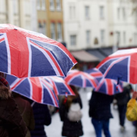 英國留學招不滿人了？！曼大、格拉等多所大學申請要求突發(fā)大跳水！2025，英國留學會變天嗎？