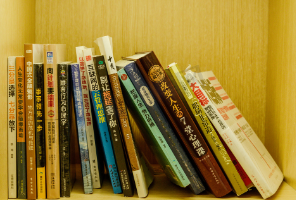 卷疯了！国考录取率近10年新低！2026，读个一年硕回来考公，究竟是陷阱还是机遇