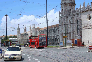 一年学费不到2500，我在老挝读&ldquo;清华&rdquo;！QS查无此校，起床全靠鸡叫&hellip;&hellip;