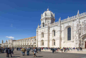 突发！剑桥关停百年王牌，港城竟火速补位？