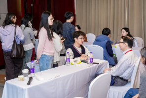 港校大面积延期；港大老年学硕士抢占银发经济风口；各国留学政策持续释放红利